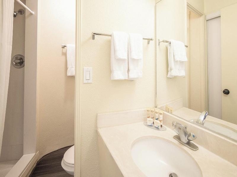 Ohia Waikiki Studio Suites image