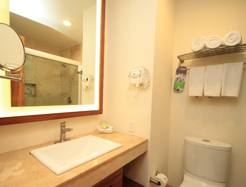 Holiday Inn Huatulco image