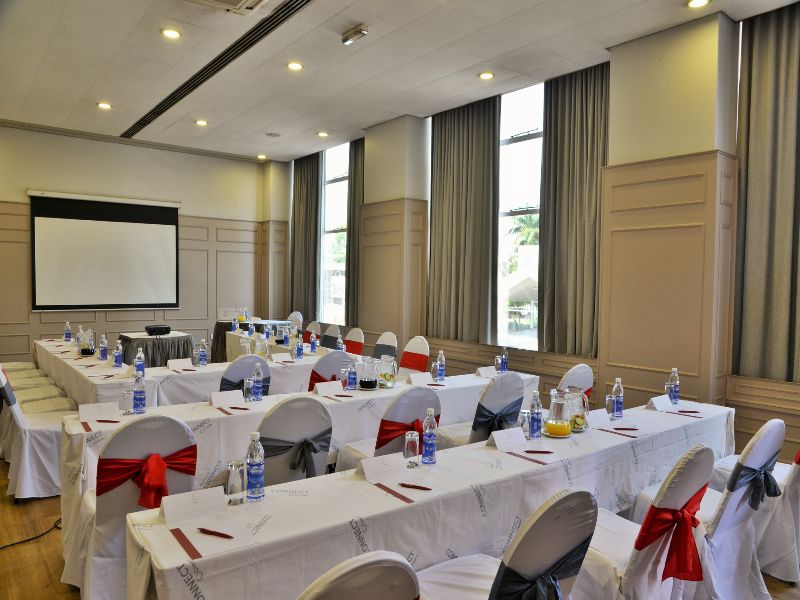 Cresta Jameson Hotel image