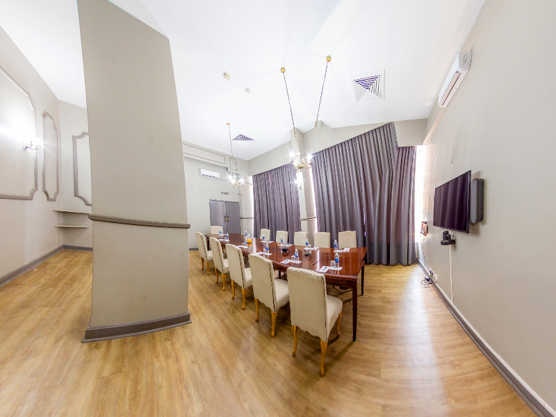 Cresta Jameson Hotel image