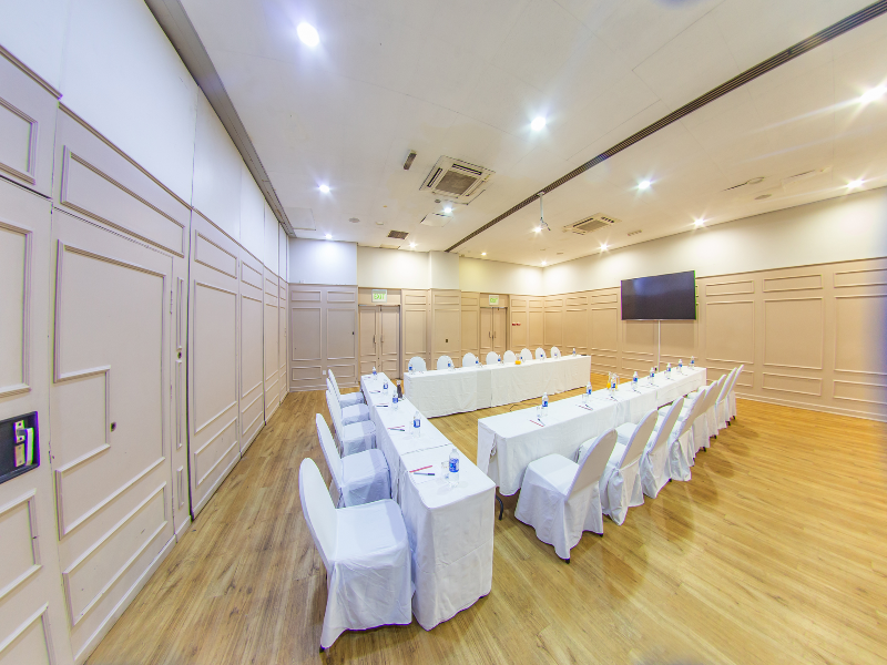 Cresta Jameson Hotel image