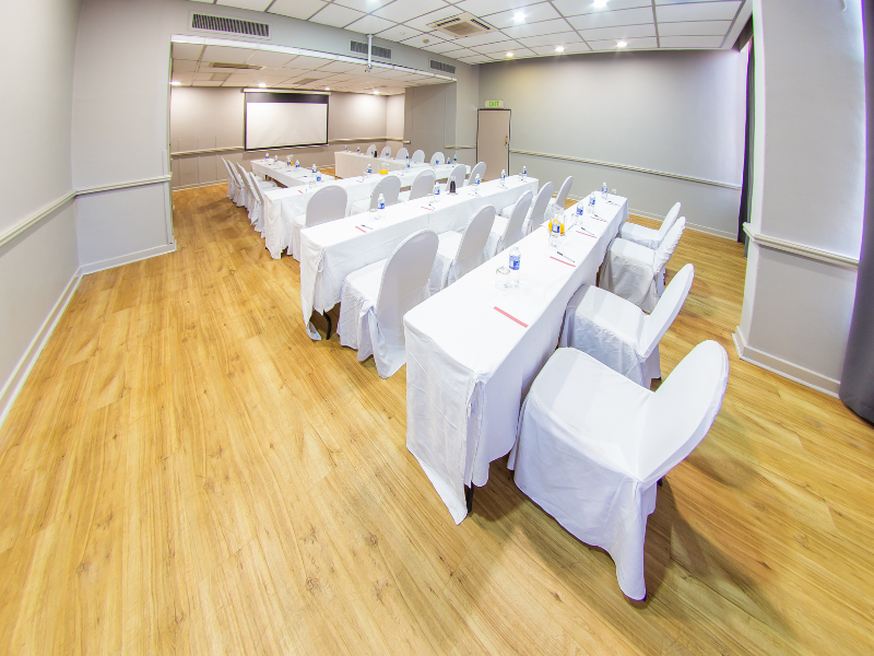 Cresta Jameson Hotel image