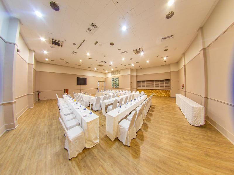 Cresta Jameson Hotel image
