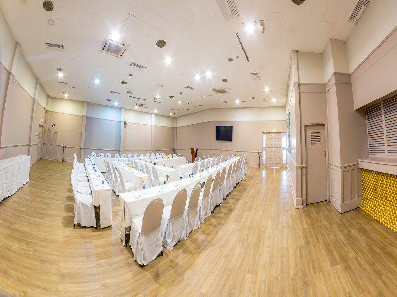 Cresta Jameson Hotel image