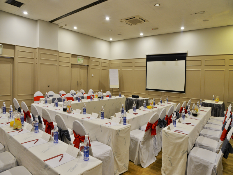 Cresta Jameson Hotel image