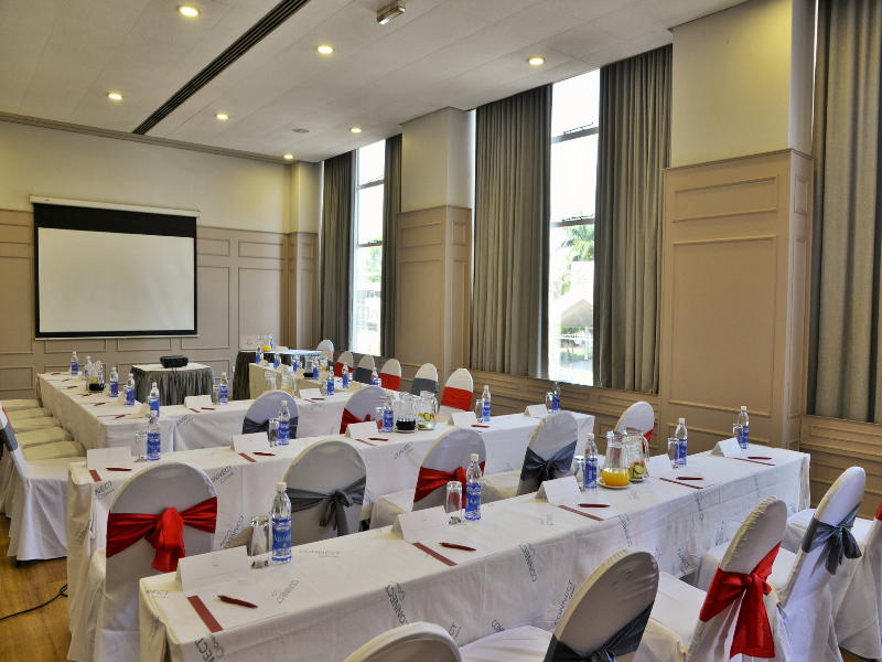 Cresta Jameson Hotel image