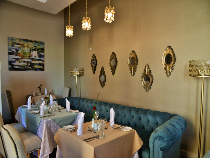 Cresta Jameson Hotel image