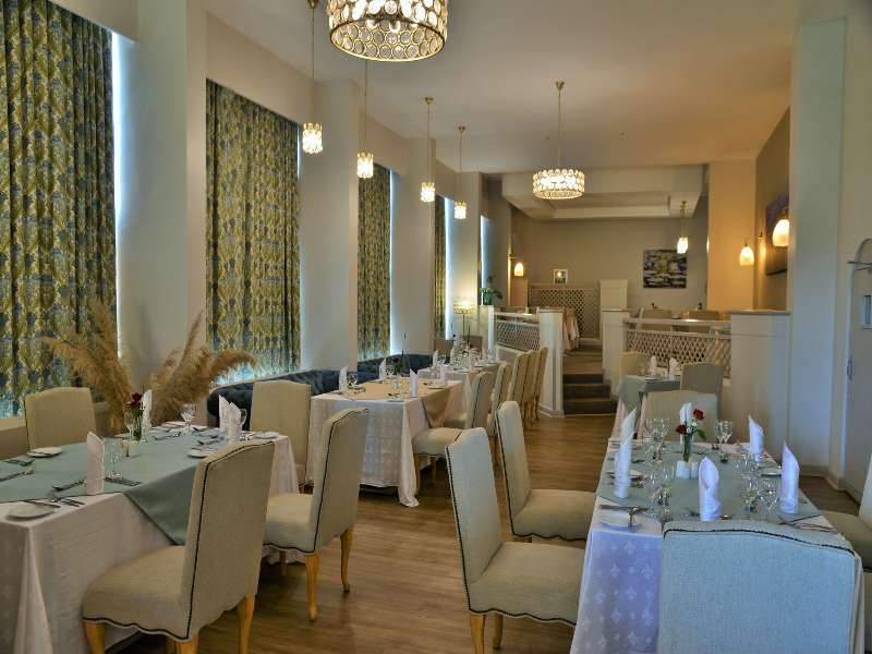 Cresta Jameson Hotel image