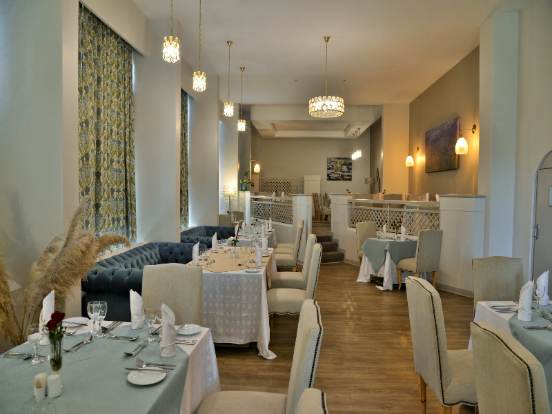 Cresta Jameson Hotel image