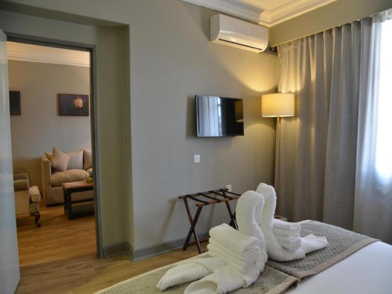 Cresta Jameson Hotel image