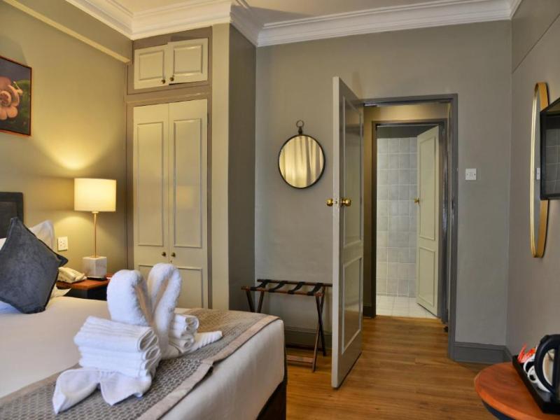 Cresta Jameson Hotel image