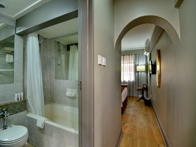 Cresta Jameson Hotel image