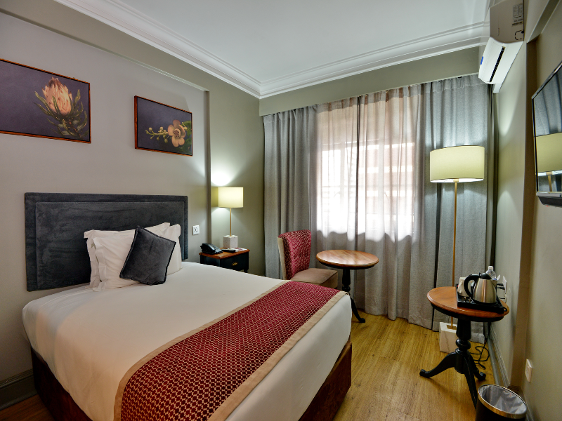 Cresta Jameson Hotel image