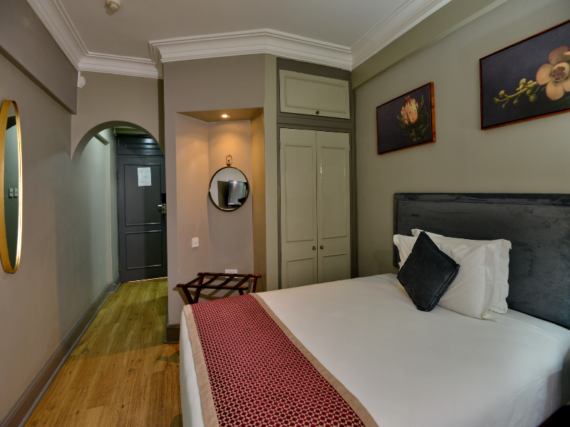 Cresta Jameson Hotel image