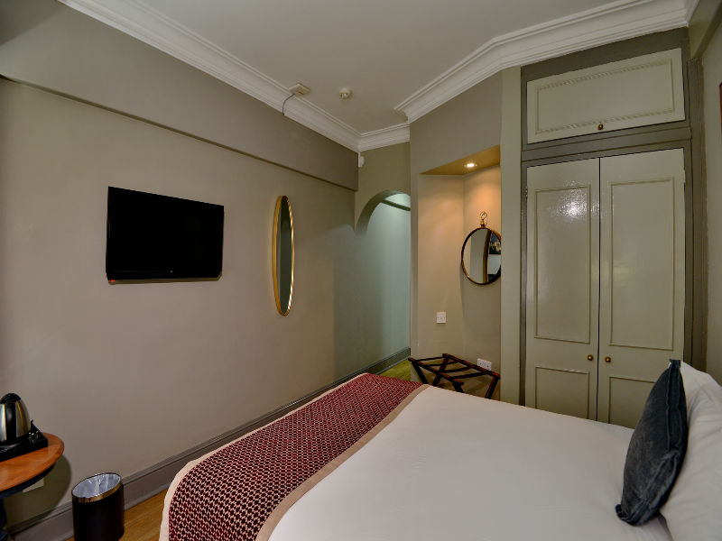Cresta Jameson Hotel image