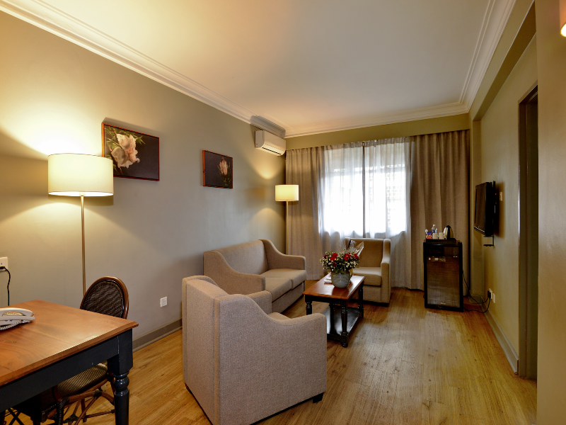 Cresta Jameson Hotel image