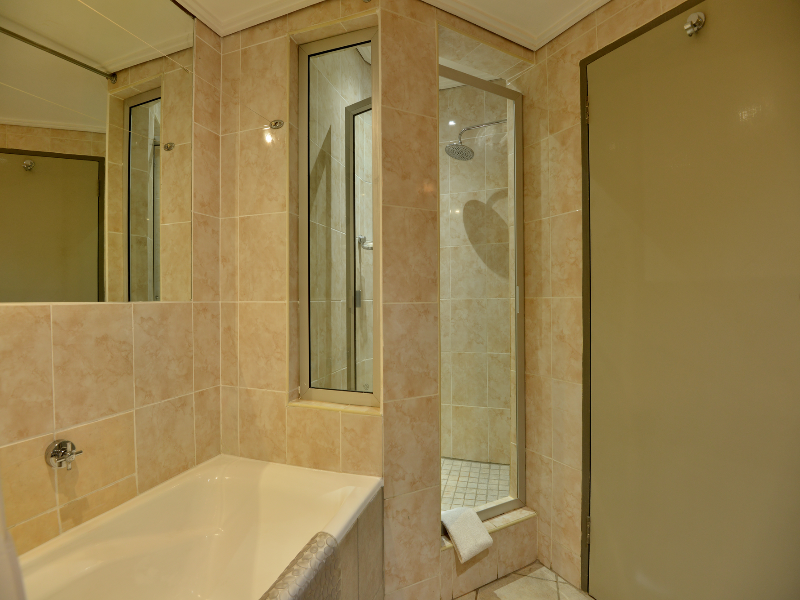 Cresta Jameson Hotel image