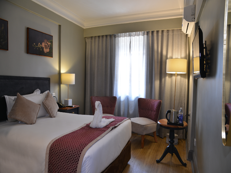 Cresta Jameson Hotel image