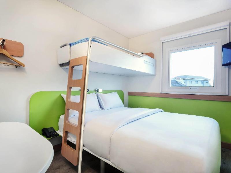 Ibis Budget Semarang Tendean image