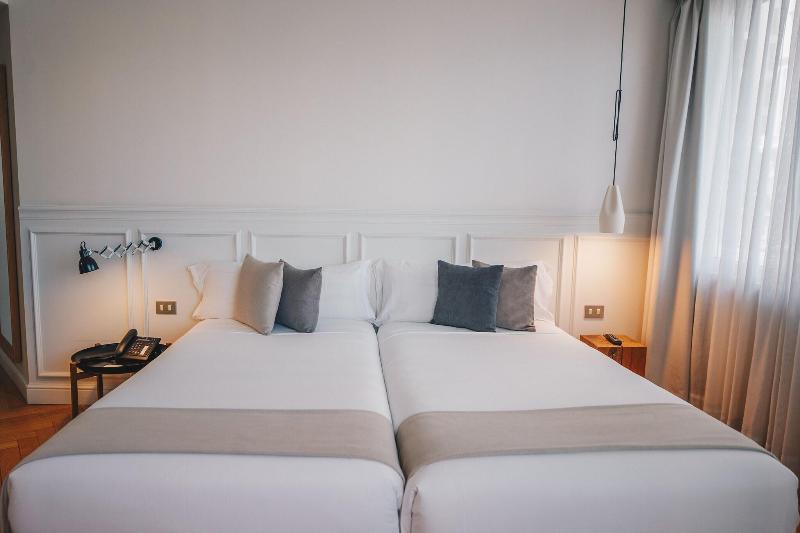 Dear Hotel Madrid image