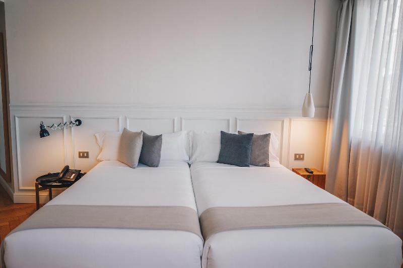 Dear Hotel Madrid image