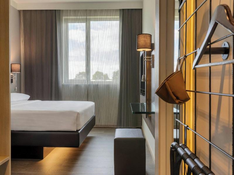 Moxy Milan Airport image