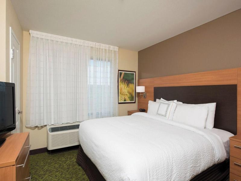 STUDIO KING SIZE BED