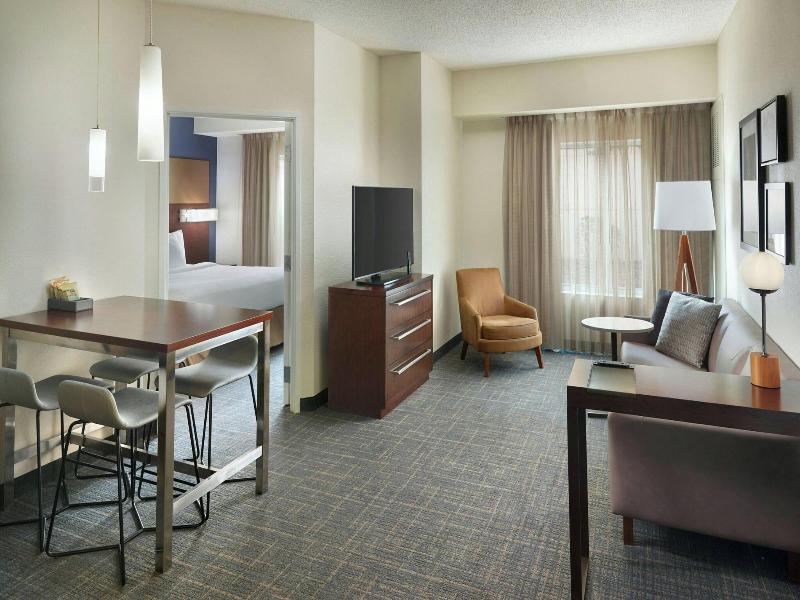 SUITE KING BED TWO BEDROOMS — photo 15