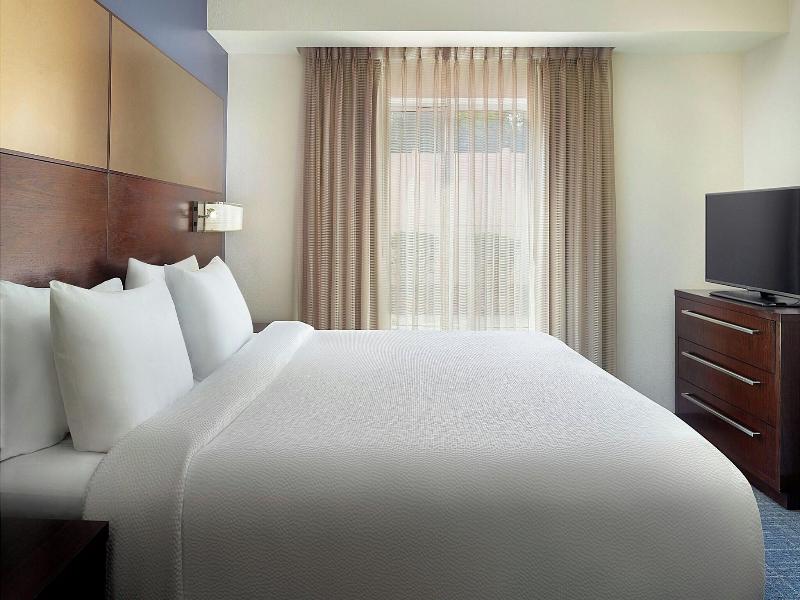 SUITE KING BED TWO BEDROOMS — photo 10