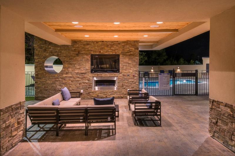 Courtyard Jacksonville image