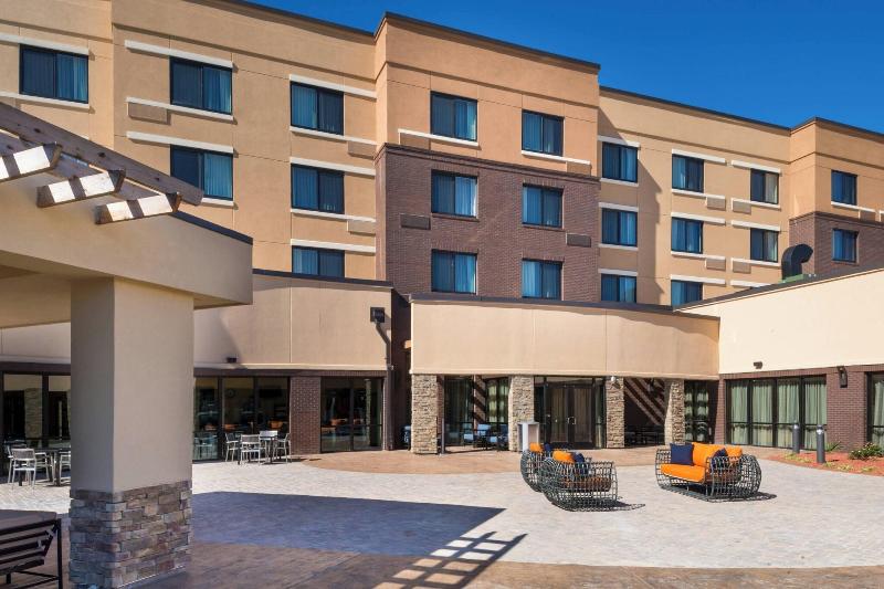 Courtyard Jacksonville image
