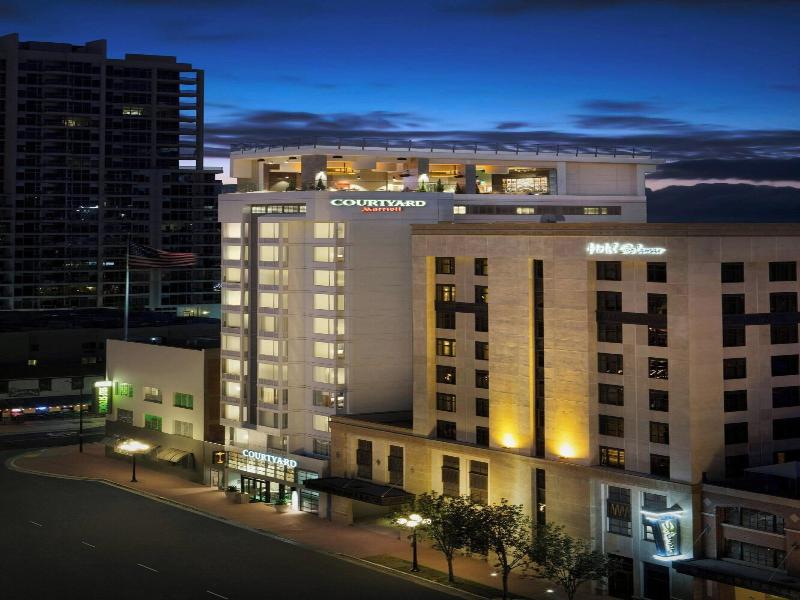 Courtyard San Diego Gaslamp/Convention Center image