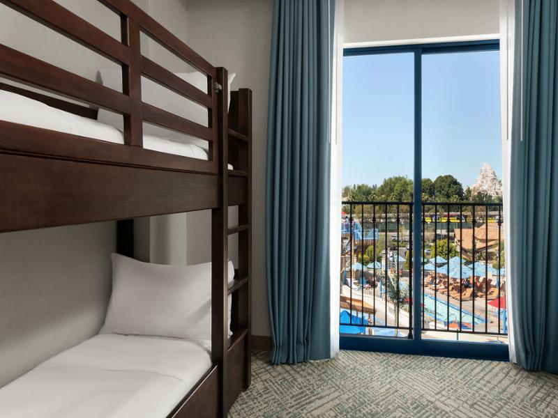 Courtyard by Marriott Anaheim Theme Park Entrance image