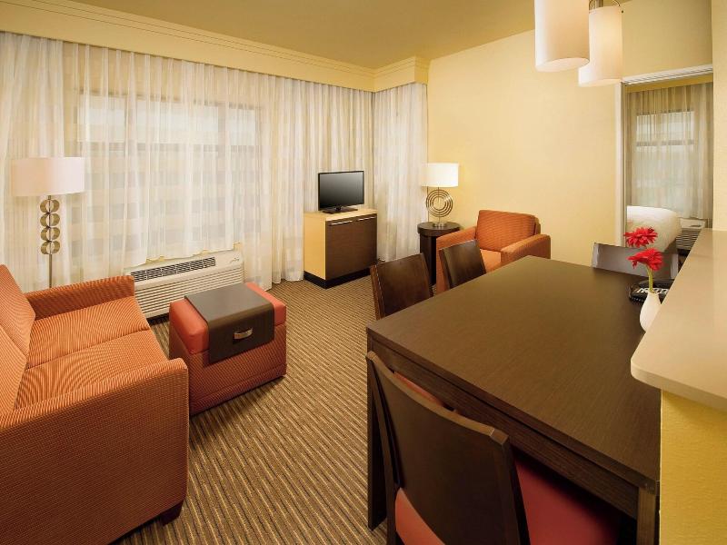 TownePlace Suites Dallas DFW Airpt North/Grapevine image