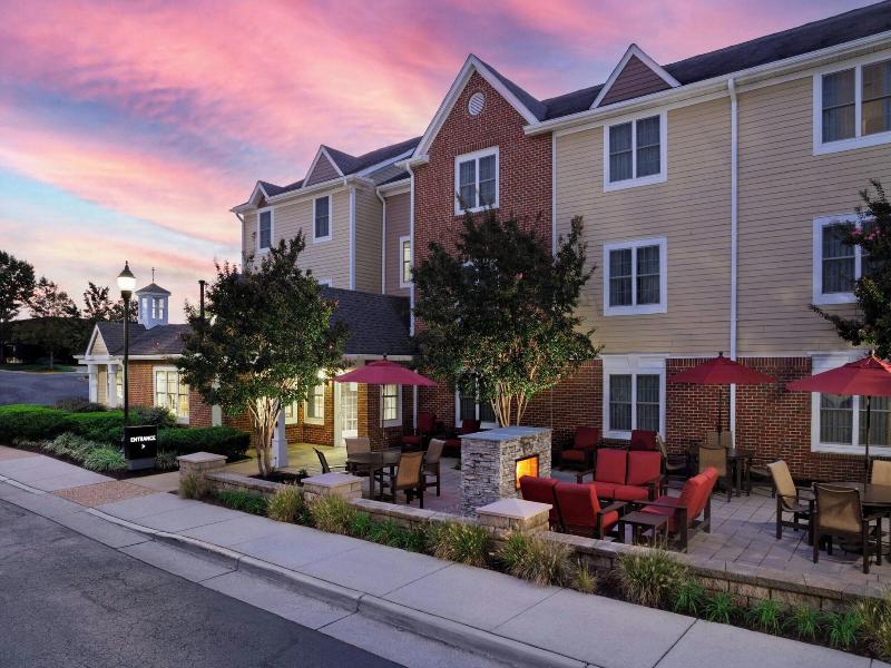 TownePlace Suites Dulles Airport image
