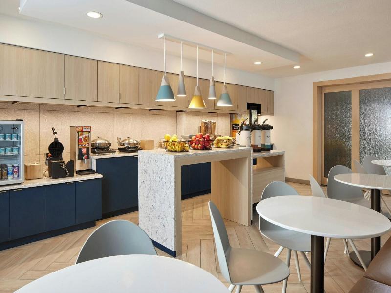 TownePlace Suites Dulles Airport image