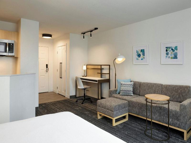 TownePlace Suites Dulles Airport image
