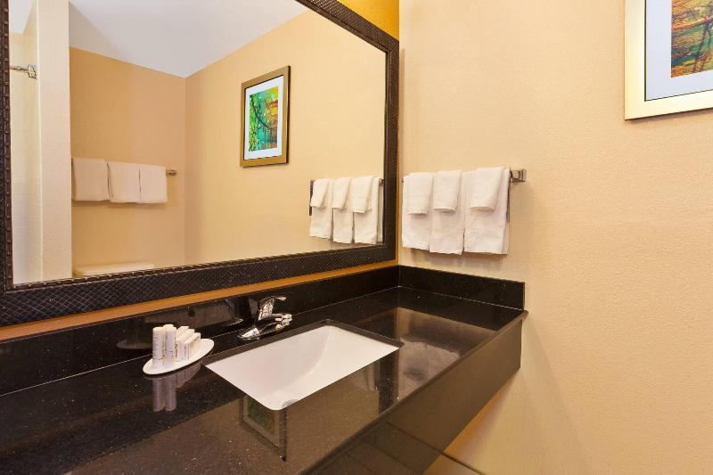 Fairfield Inn & Suites Columbus East image