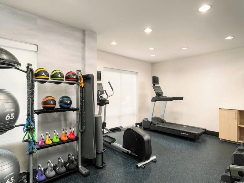 Fairfield Inn & Suites by Marriott Butler Blvd image