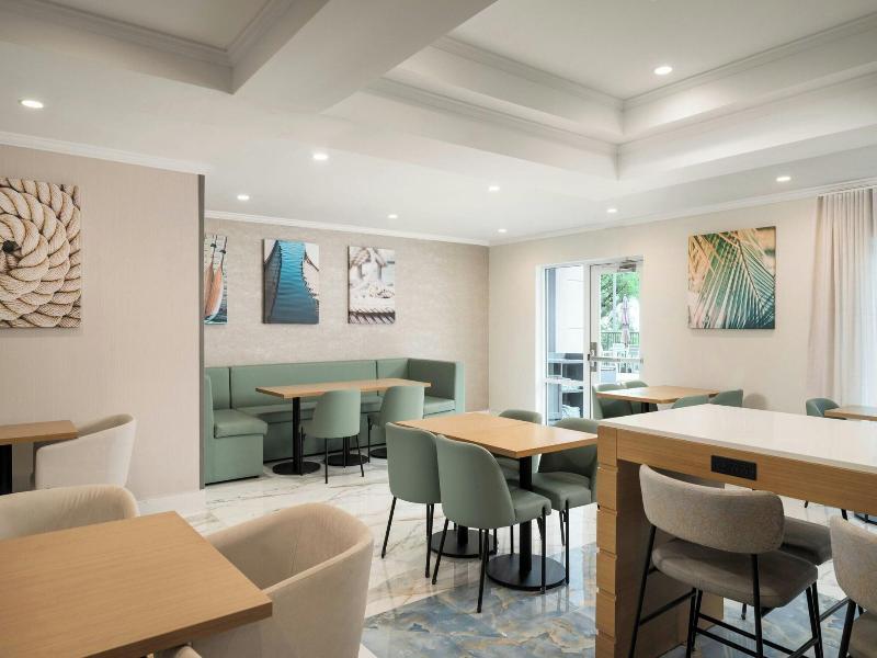 Fairfield Inn & Suites by Marriott Butler Blvd image