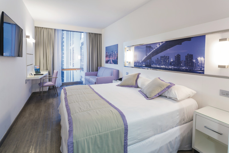 Hotel Riu Plaza New York Times Square image