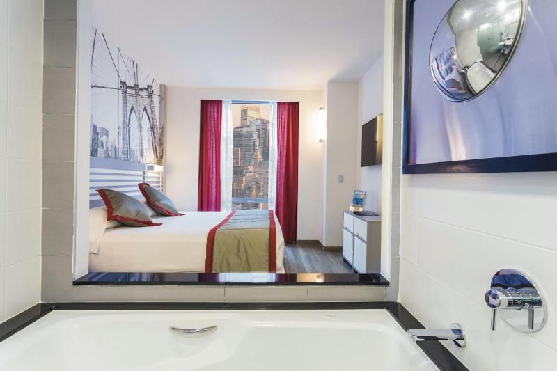 Hotel Riu Plaza New York Times Square image