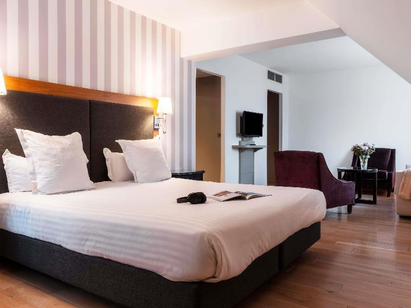 Mercure Maintenon image