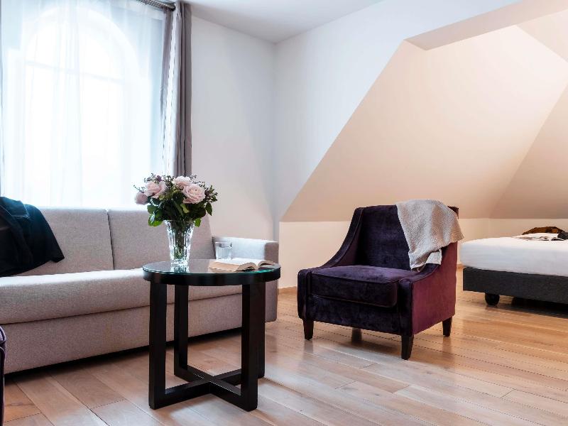 Mercure Maintenon image