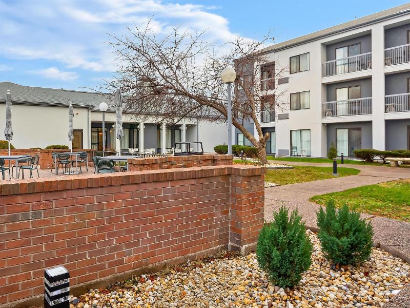 Courtyard Bettendorf Quad Cities image