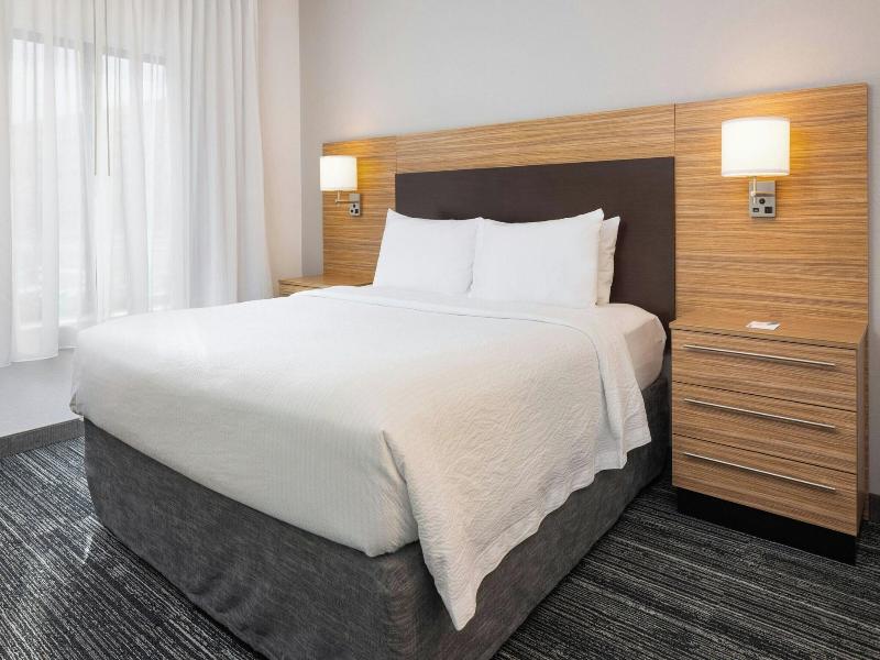 SUITE KING BED ONE BEDROOM — photo 12
