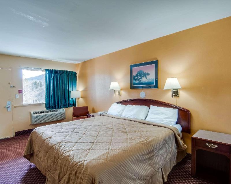 Econo Lodge Near Bluefield College image