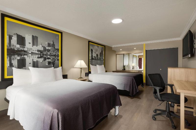 Super 8 By Wyndham Meadowlands image
