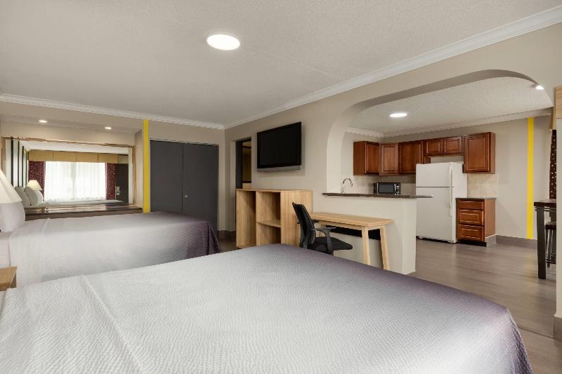 Super 8 By Wyndham Meadowlands image