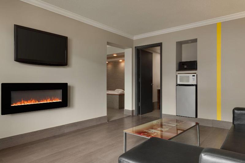 Super 8 By Wyndham Meadowlands image